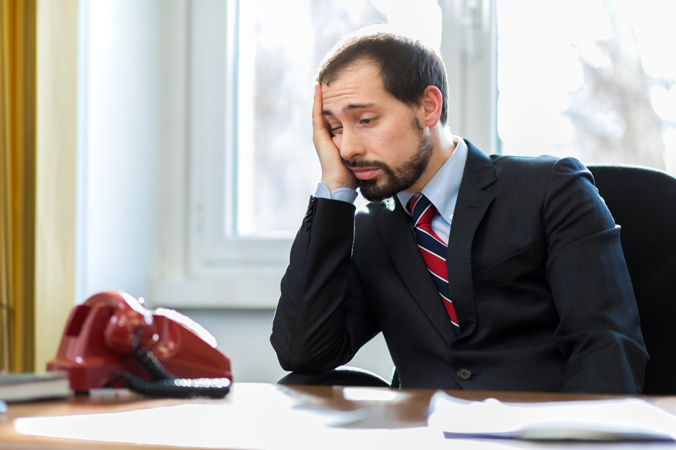 Advogado Suspenso Viola Regras e Tem Processo Extinto: Entenda os Erros Éticos e Legais